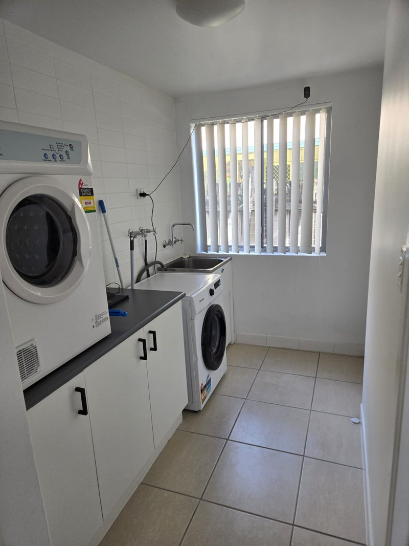 Photo - 1/24 Kangaroo Avenue, Bongaree QLD 4507 - Image 9