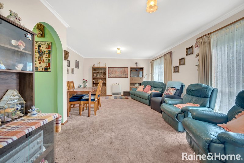 Photo - 1/24 Kirkton Drive, Kurunjang VIC 3337 - Image 2