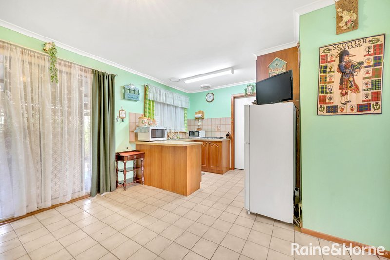 Photo - 1/24 Kirkton Drive, Kurunjang VIC 3337 - Image 4