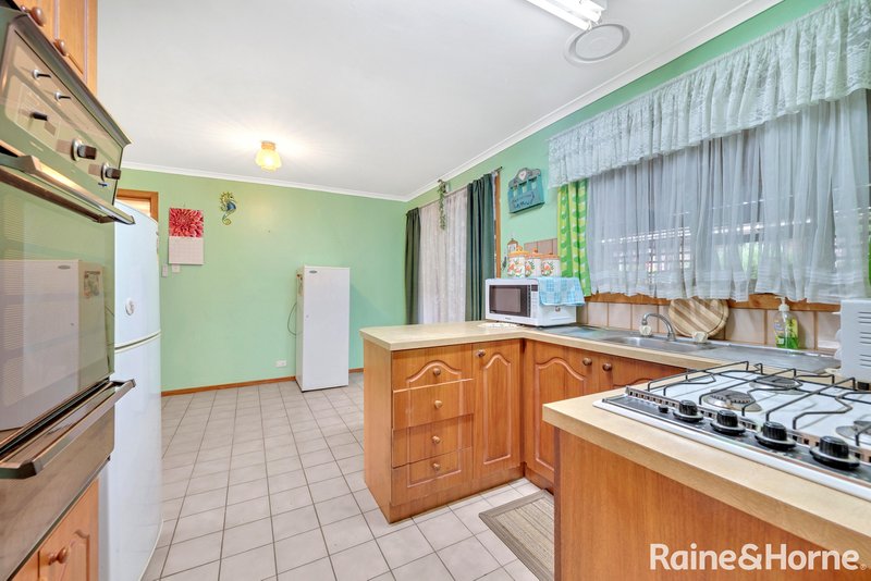 Photo - 1/24 Kirkton Drive, Kurunjang VIC 3337 - Image 5