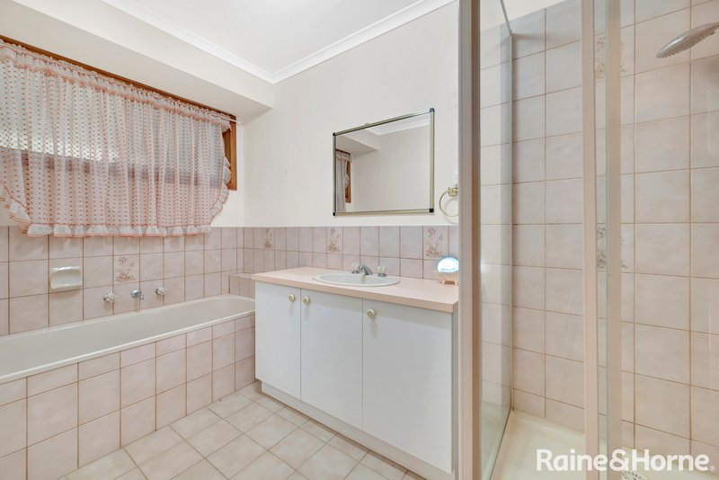 Photo - 1/24 Kirkton Drive, Kurunjang VIC 3337 - Image 8