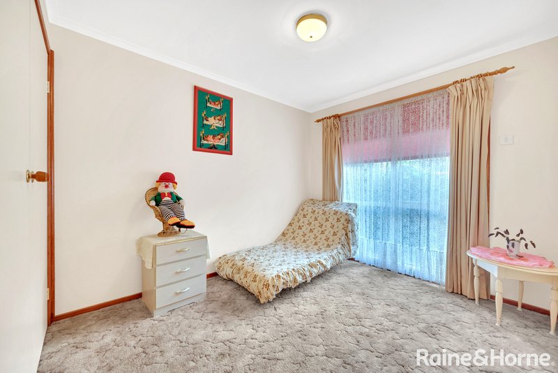 Photo - 1/24 Kirkton Drive, Kurunjang VIC 3337 - Image 9