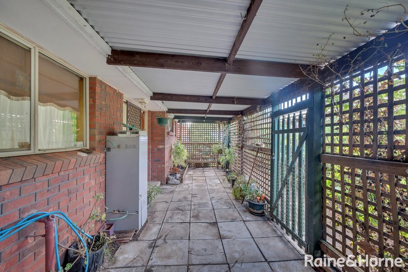 Photo - 1/24 Kirkton Drive, Kurunjang VIC 3337 - Image 10