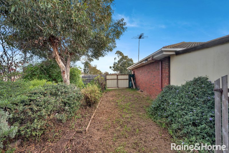 Photo - 1/24 Kirkton Drive, Kurunjang VIC 3337 - Image 12