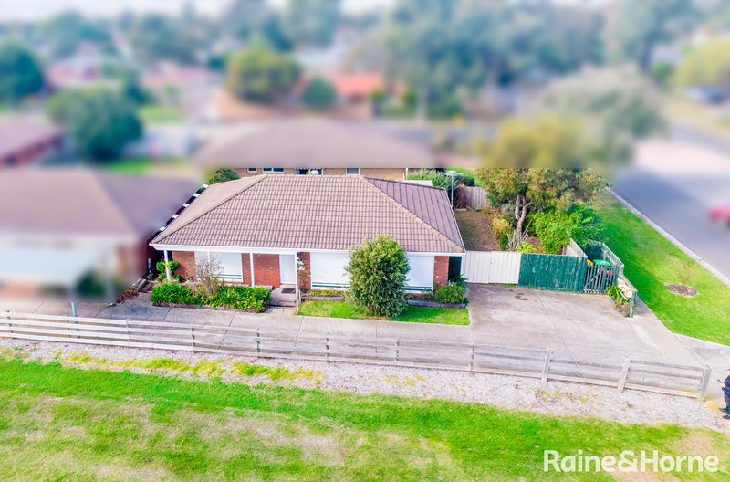 Photo - 1/24 Kirkton Drive, Kurunjang VIC 3337 - Image 13