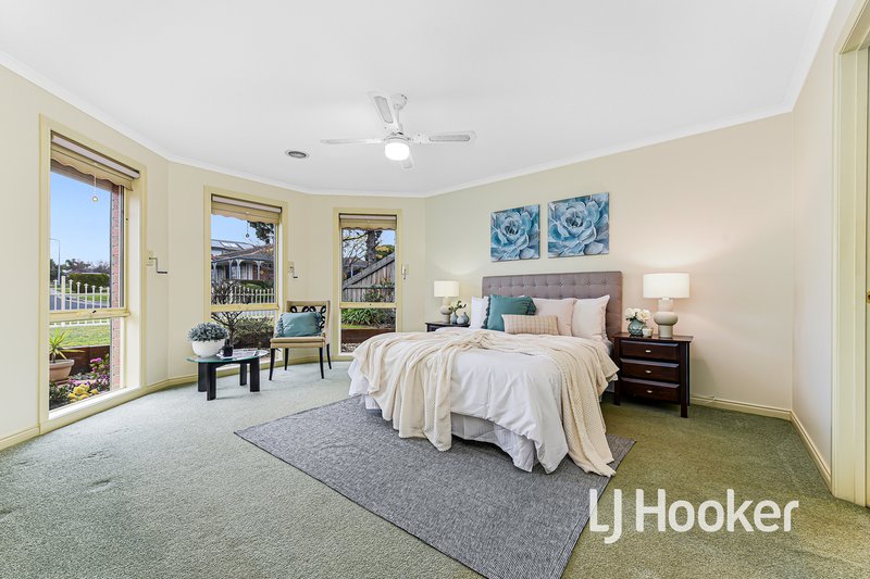 Photo - 124 Lawless Drive, Cranbourne North VIC 3977 - Image 10