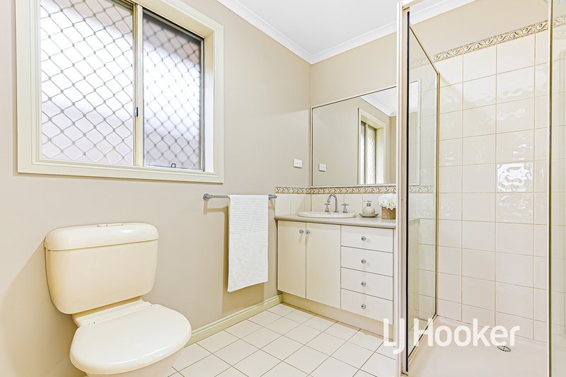 Photo - 124 Lawless Drive, Cranbourne North VIC 3977 - Image 14