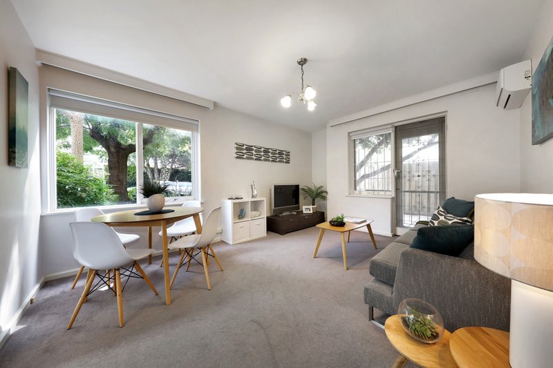 Photo - 1/24 Loch Street, St Kilda West VIC 3182 - Image 2