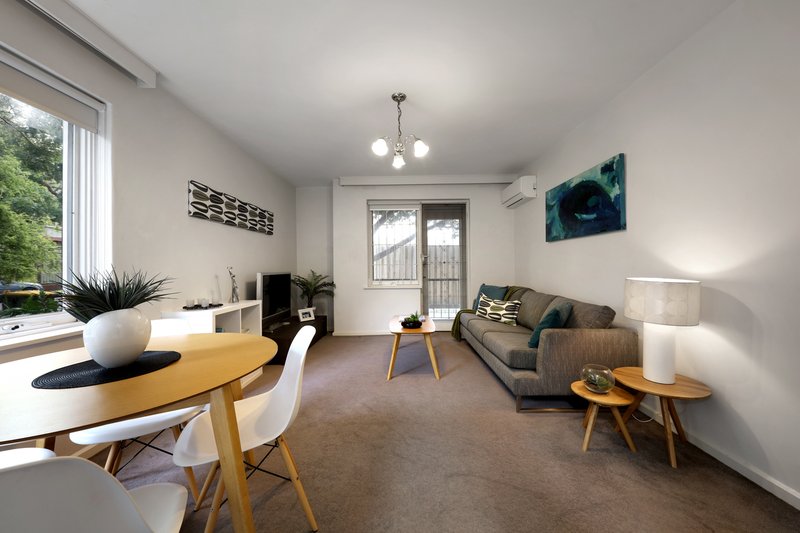 Photo - 1/24 Loch Street, St Kilda West VIC 3182 - Image 3