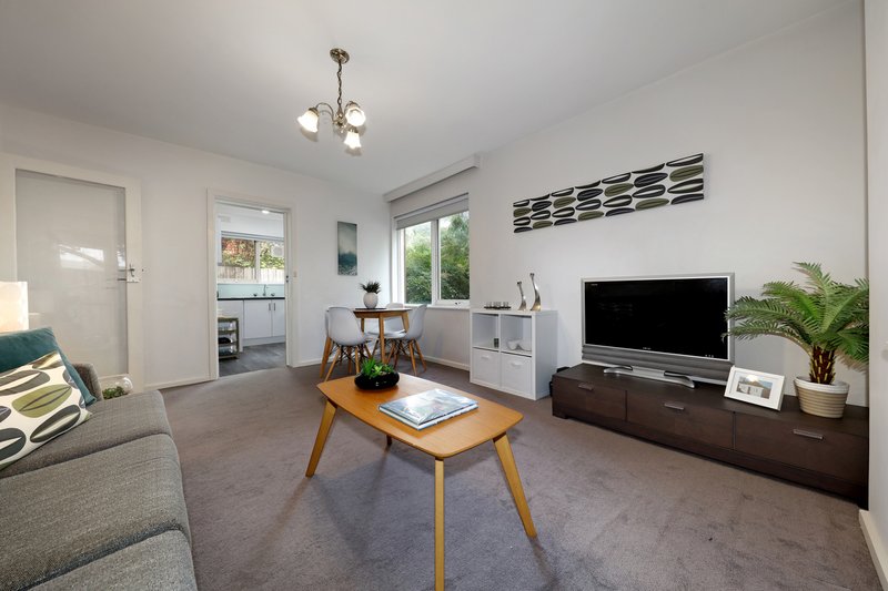 Photo - 1/24 Loch Street, St Kilda West VIC 3182 - Image 5