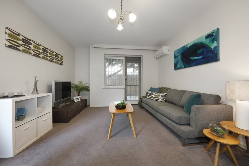 Photo - 1/24 Loch Street, St Kilda West VIC 3182 - Image 6