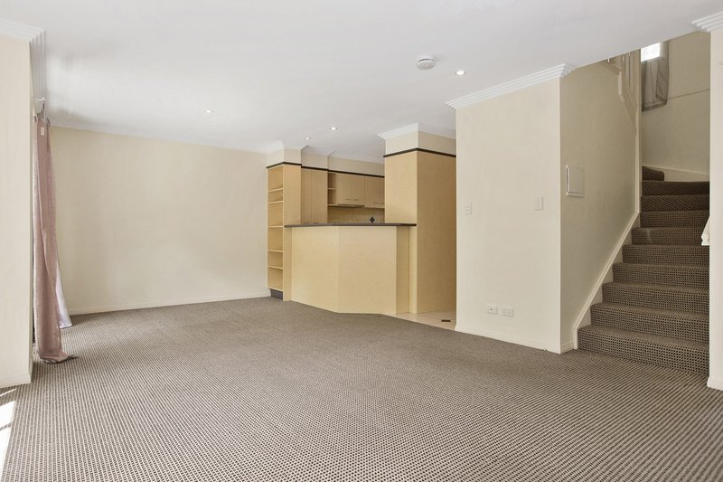 Photo - 1/24 Manchester Terrace, Taringa QLD 4068 - Image 4