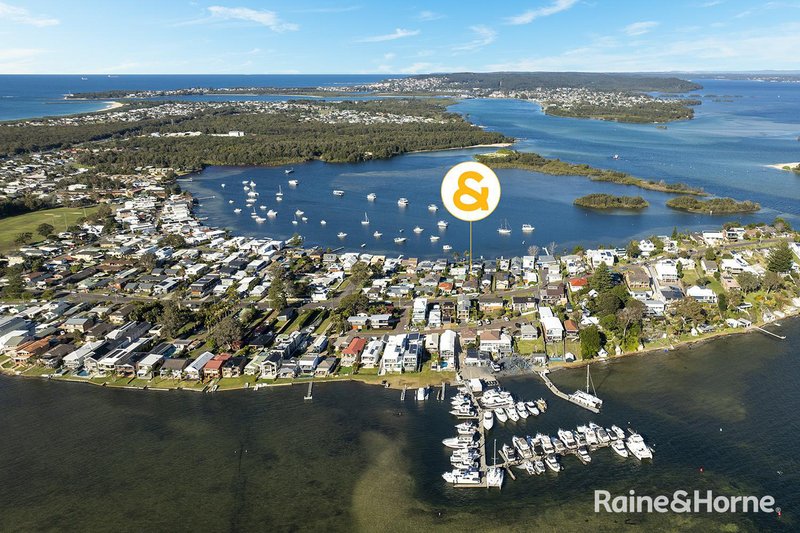 Photo - 124 Marks Point Road, Marks Point NSW 2280 - Image 1