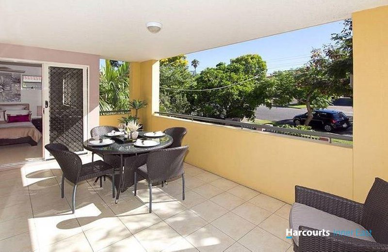 Photo - 1/24 Mclay Street, Coorparoo QLD 4151 - Image 4