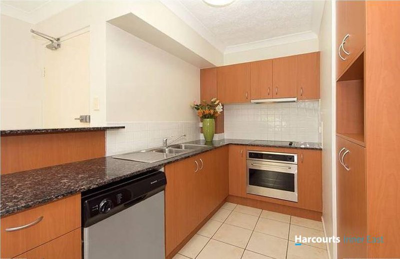 Photo - 1/24 Mclay Street, Coorparoo QLD 4151 - Image 6