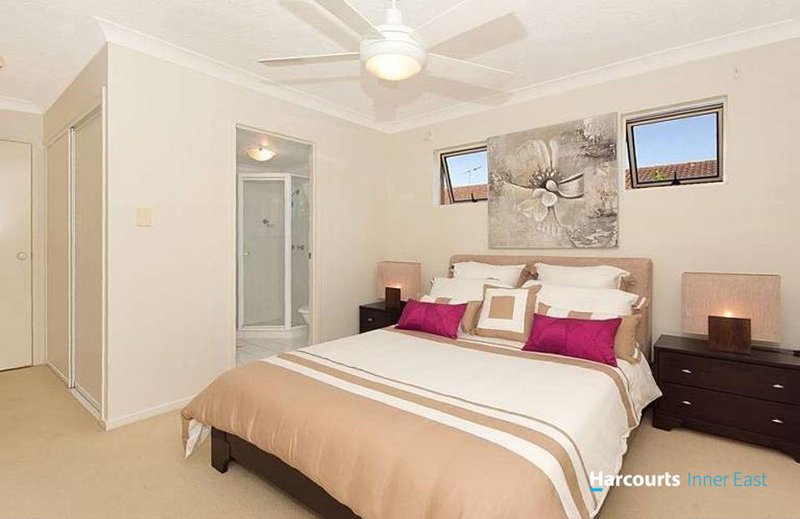Photo - 1/24 Mclay Street, Coorparoo QLD 4151 - Image 7