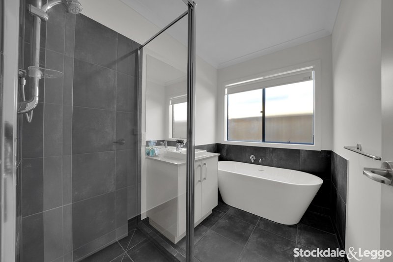 Photo - 124 Monakeeba Boulevard, Woodstock VIC 3751 - Image 6