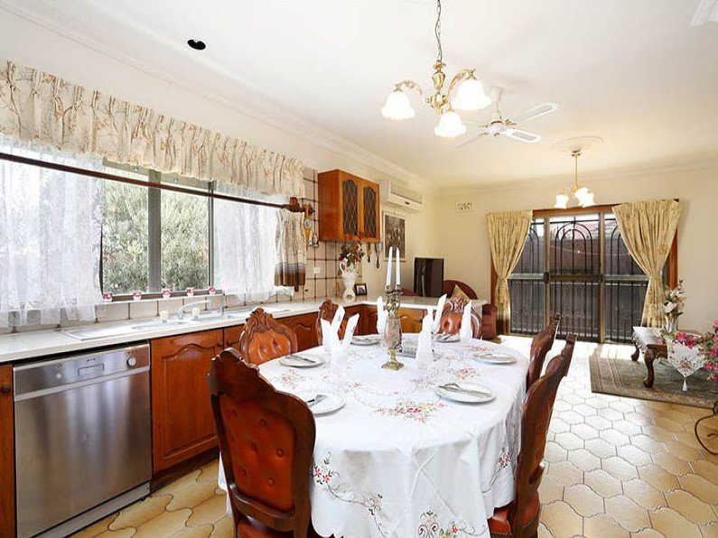 Photo - 124 Ohea Street, Coburg VIC 3058 - Image 3