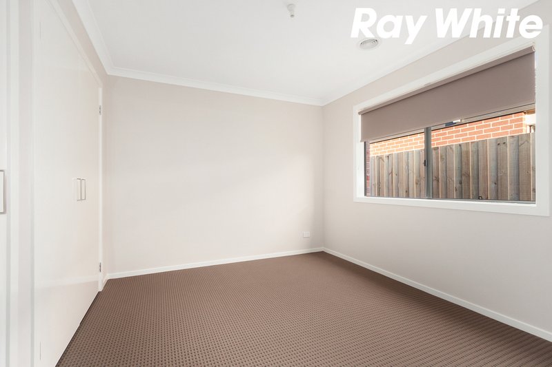 Photo - 124 Park Orchard Drive, Pakenham VIC 3810 - Image 6