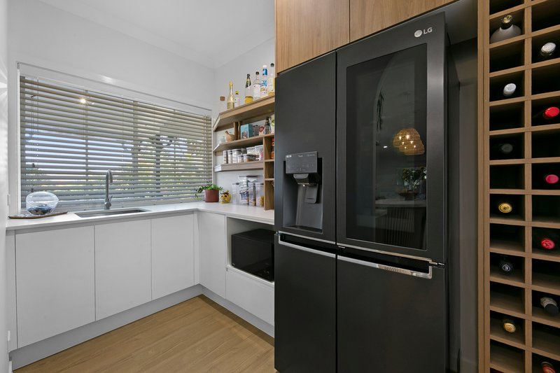 Photo - 124 Thorngate Drive, Robina QLD 4226 - Image 9