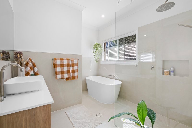 Photo - 124 Thorngate Drive, Robina QLD 4226 - Image 19