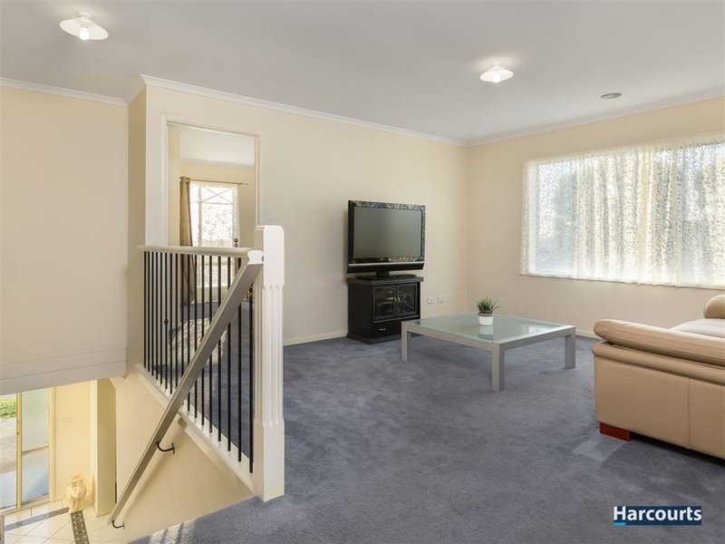 Photo - 124 Turramurra Drive, Rowville VIC 3178 - Image 6