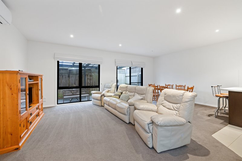 Photo - 1/24 Vaughan Street, Cowes VIC 3922 - Image 5