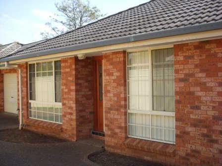 Photo - 1/240 Welling Drive, Mount Annan NSW 2567 - Image 2