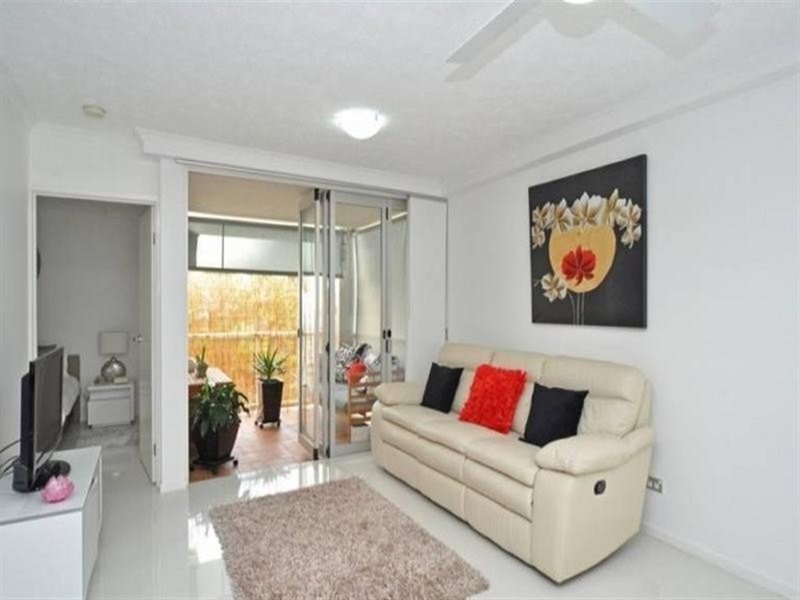 Photo - 12/414 Marine Parade, Biggera Waters QLD 4216 - Image 2