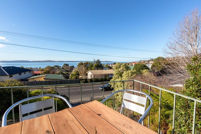 Photo - 1/241A Roslyn Avenue, Blackmans Bay TAS 7052 - Image 2