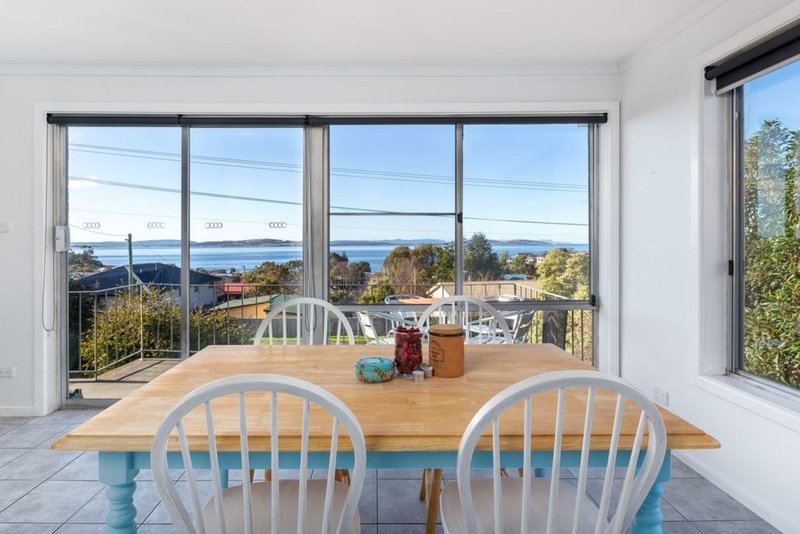 Photo - 1/241A Roslyn Avenue, Blackmans Bay TAS 7052 - Image 8