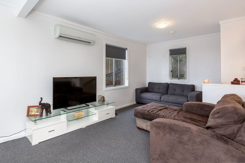 Photo - 1/241A Roslyn Avenue, Blackmans Bay TAS 7052 - Image 11