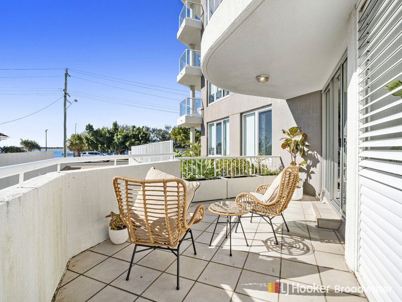 Photo - 1/242-244 Marine Parade, Labrador QLD 4215 - Image 2