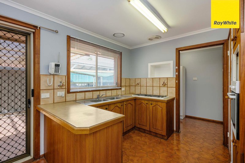 Photo - 1/243 Gisborne-Melton Road, Kurunjang VIC 3337 - Image 3