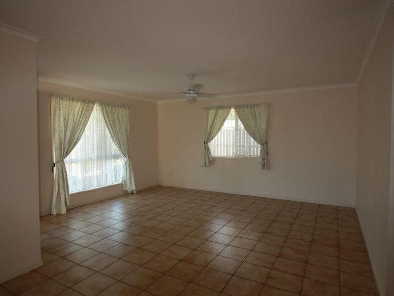 Photo - 1/247 Samsonvale Road, Bray Park QLD 4500 - Image 2