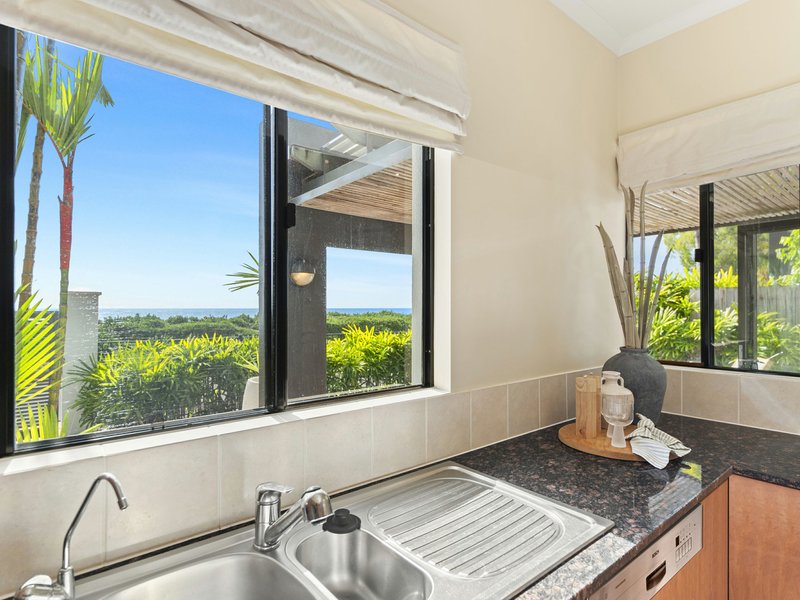 Photo - 12/5-7 Arlington Esplanade, Clifton Beach QLD 4879 - Image 18