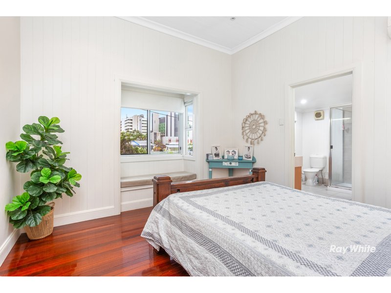 Photo - 125 Cambridge Street, The Range QLD 4700 - Image 9