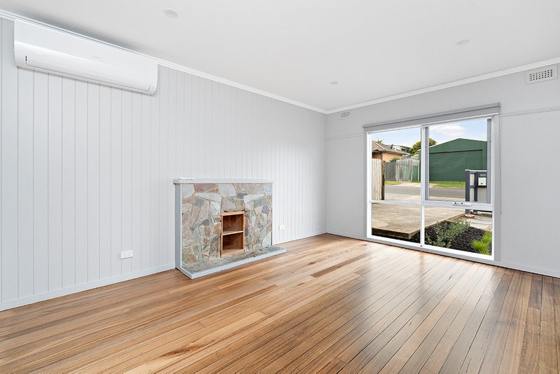 Photo - 1/25 Catherine Parade, Frankston VIC 3199 - Image 2