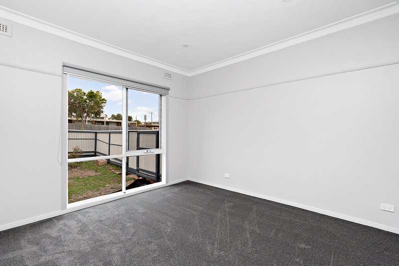 Photo - 1/25 Catherine Parade, Frankston VIC 3199 - Image 4
