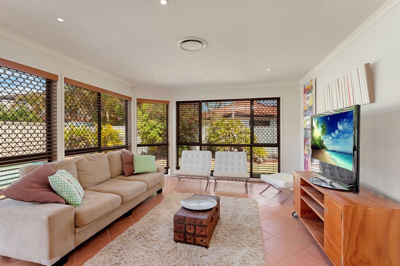 Photo - 125 Dunlin Drive, Burleigh Waters QLD 4220 - Image 5