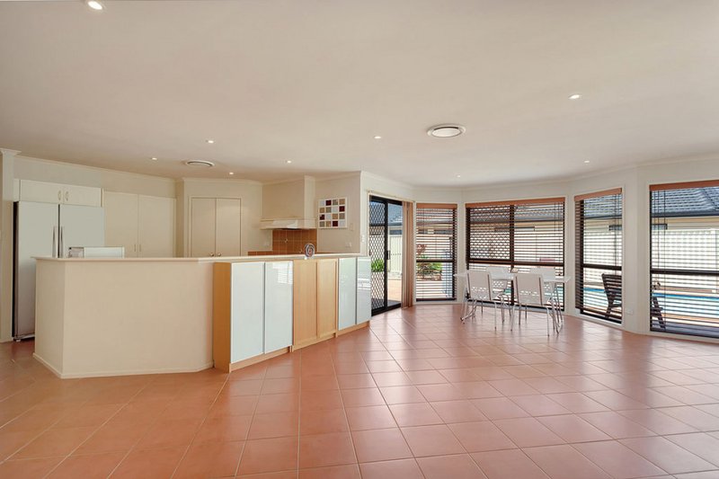 Photo - 125 Dunlin Drive, Burleigh Waters QLD 4220 - Image 6