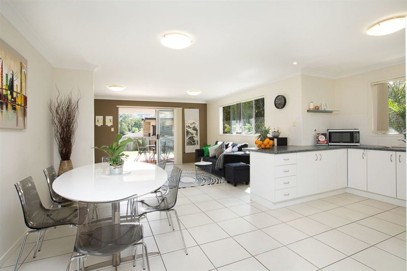 Photo - 125 Englefield Road, Oxley QLD 4075 - Image 2