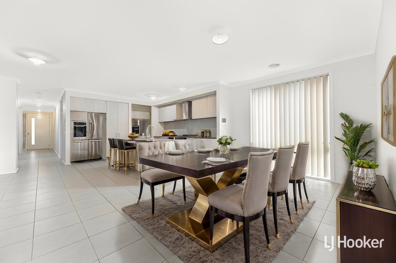 Photo - 125 Fiorelli Boulevard, Cranbourne East VIC 3977 - Image 6