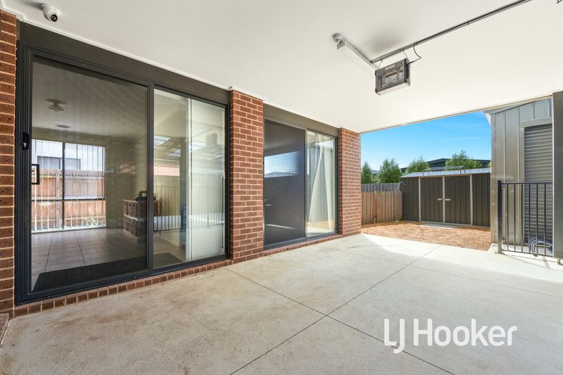 Photo - 125 Fiorelli Boulevard, Cranbourne East VIC 3977 - Image 16