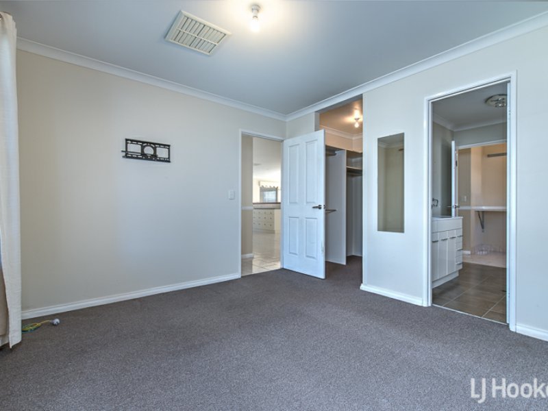 Photo - 125 Forest Lakes Drive, Thornlie WA 6108 - Image 10