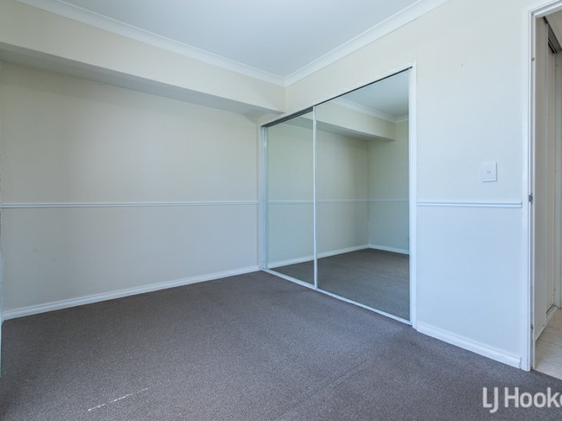 Photo - 125 Forest Lakes Drive, Thornlie WA 6108 - Image 11