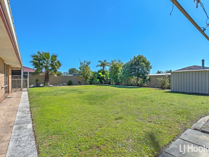 Photo - 125 Forest Lakes Drive, Thornlie WA 6108 - Image 15