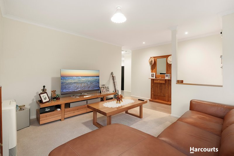 Photo - 1/25 Grenfell Road, Mount Waverley VIC 3149 - Image 3