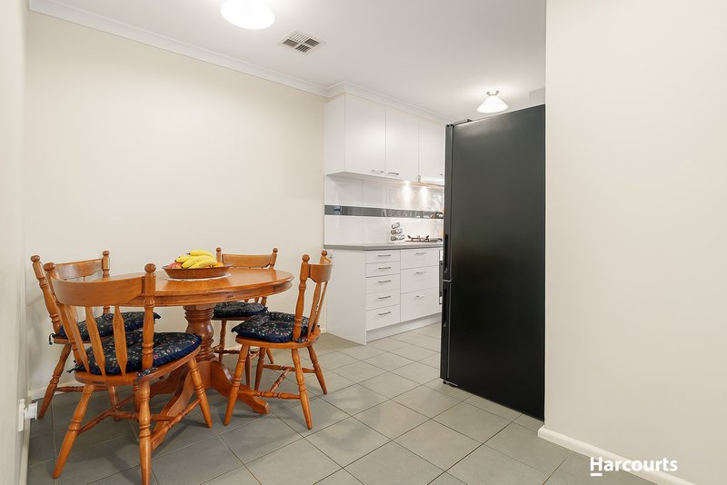 Photo - 1/25 Grenfell Road, Mount Waverley VIC 3149 - Image 5