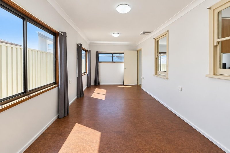 Photo - 125 Maxwell Avenue, Sadleir N , Sadleir NSW 2168 - Image 6
